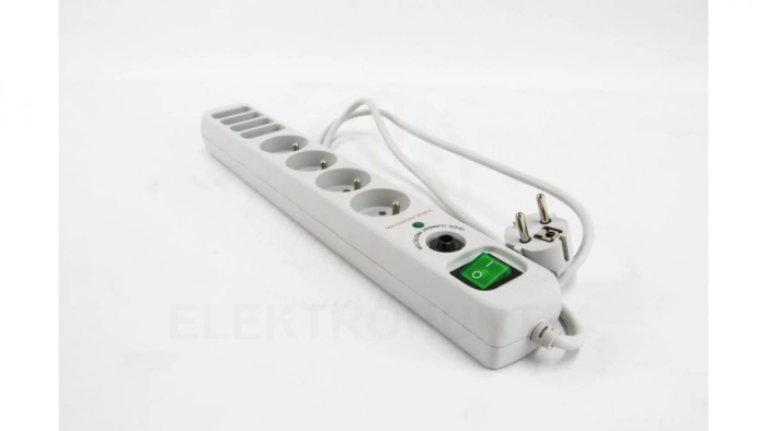 Przedłużacz 8-gniazdowy, 1,5m z filtrem przepięciowym, z wyłącznikiem, 3x1,0mm OWY 25026